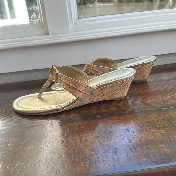 Lilly Pulitzer Gold Corked Pattern Women's Heeled Sandals - Picture 3 of 7